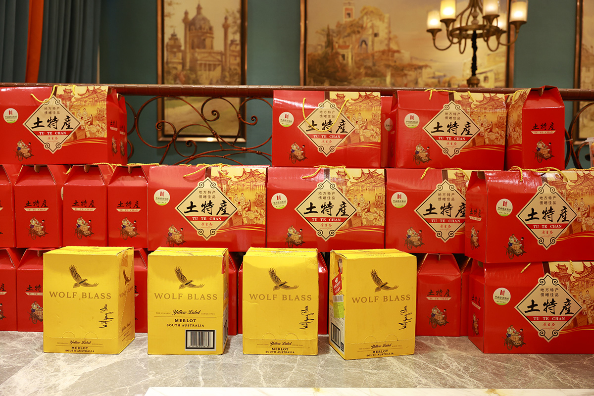 華商建設集團辭舊迎新晚會，攜手同行，再創輝煌